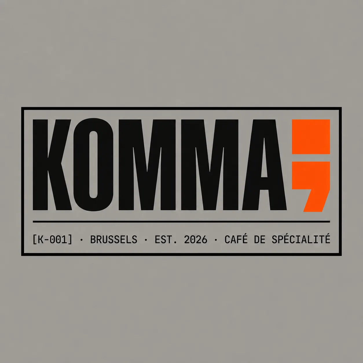 Cartouche système KOMMA : logotype encadré avec code de référence [K-001] · BRUSSELS · EST. 2026 · CAFÉ DE SPÉCIALITÉ.