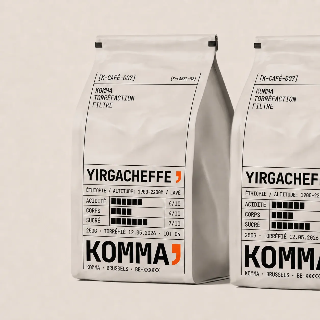 Sachet de café 250g KOMMA, origine Yirgacheffe, Éthiopie. Étiquette technique avec acidité, corps, sucré, lot 04, torréfaction 12.05.2026.